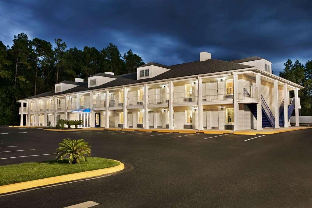 Baymont By Wyndham Kingsland Hotel Bagian luar foto