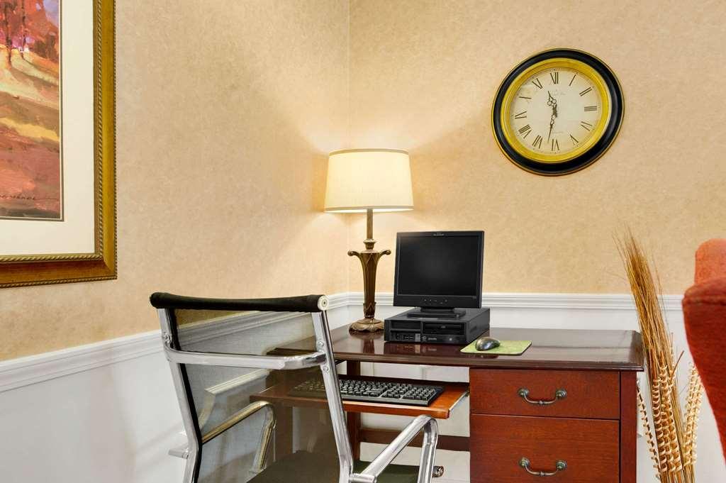 Baymont By Wyndham Kingsland Hotel Interior foto