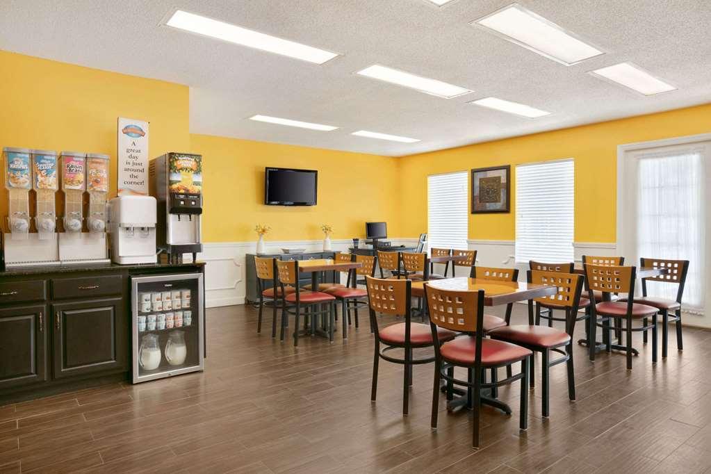 Baymont By Wyndham Kingsland Hotel Restoran foto