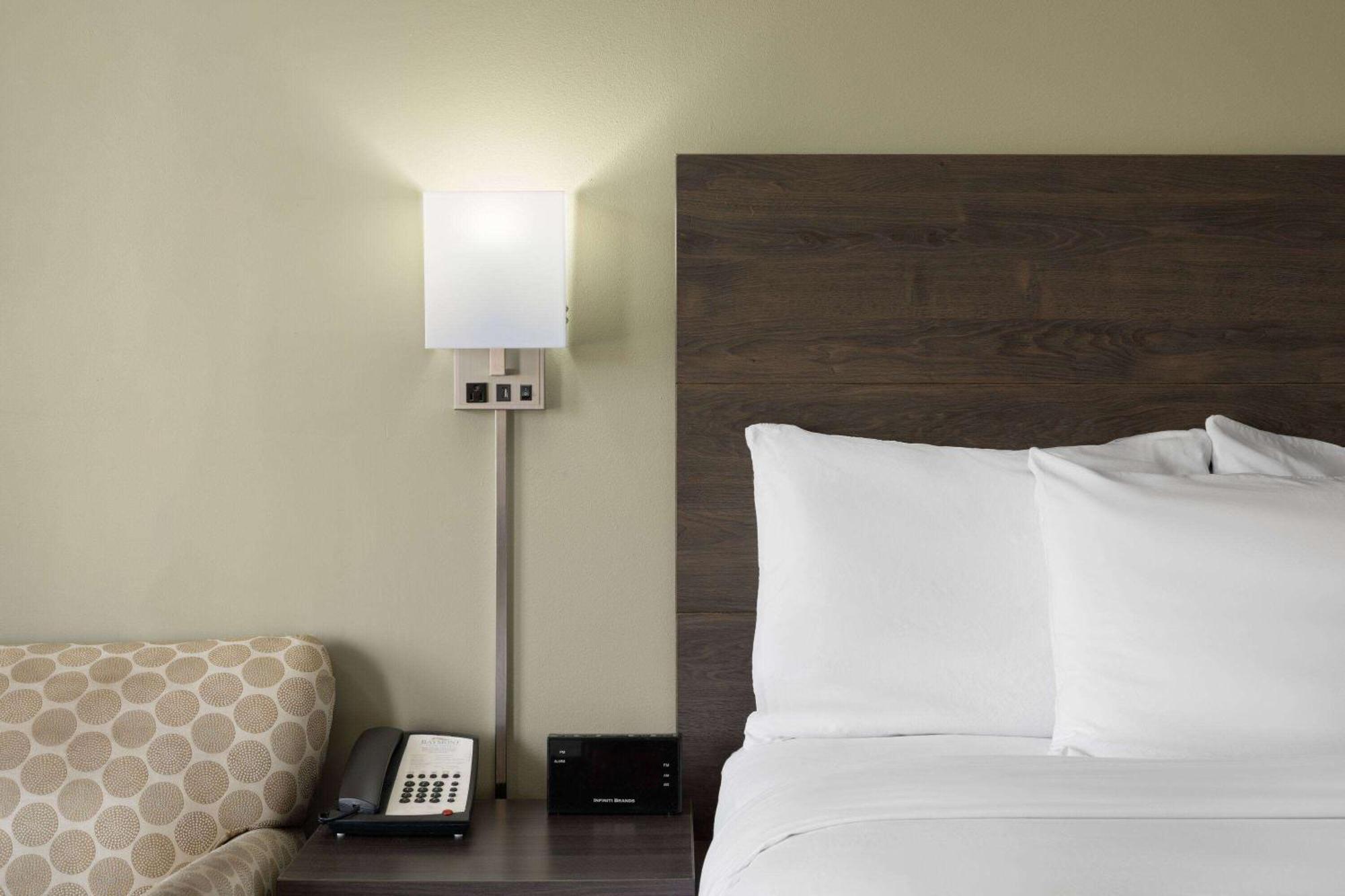 Baymont By Wyndham Kingsland Hotel Bagian luar foto