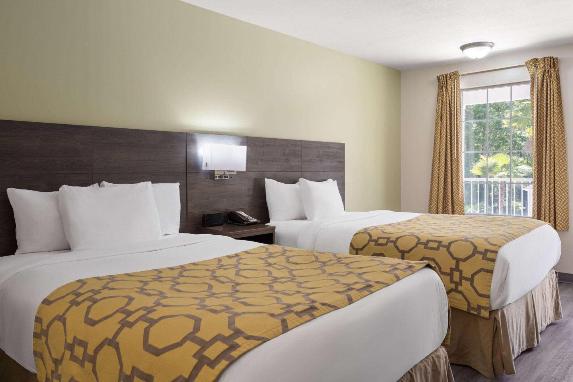 Baymont By Wyndham Kingsland Hotel Bagian luar foto