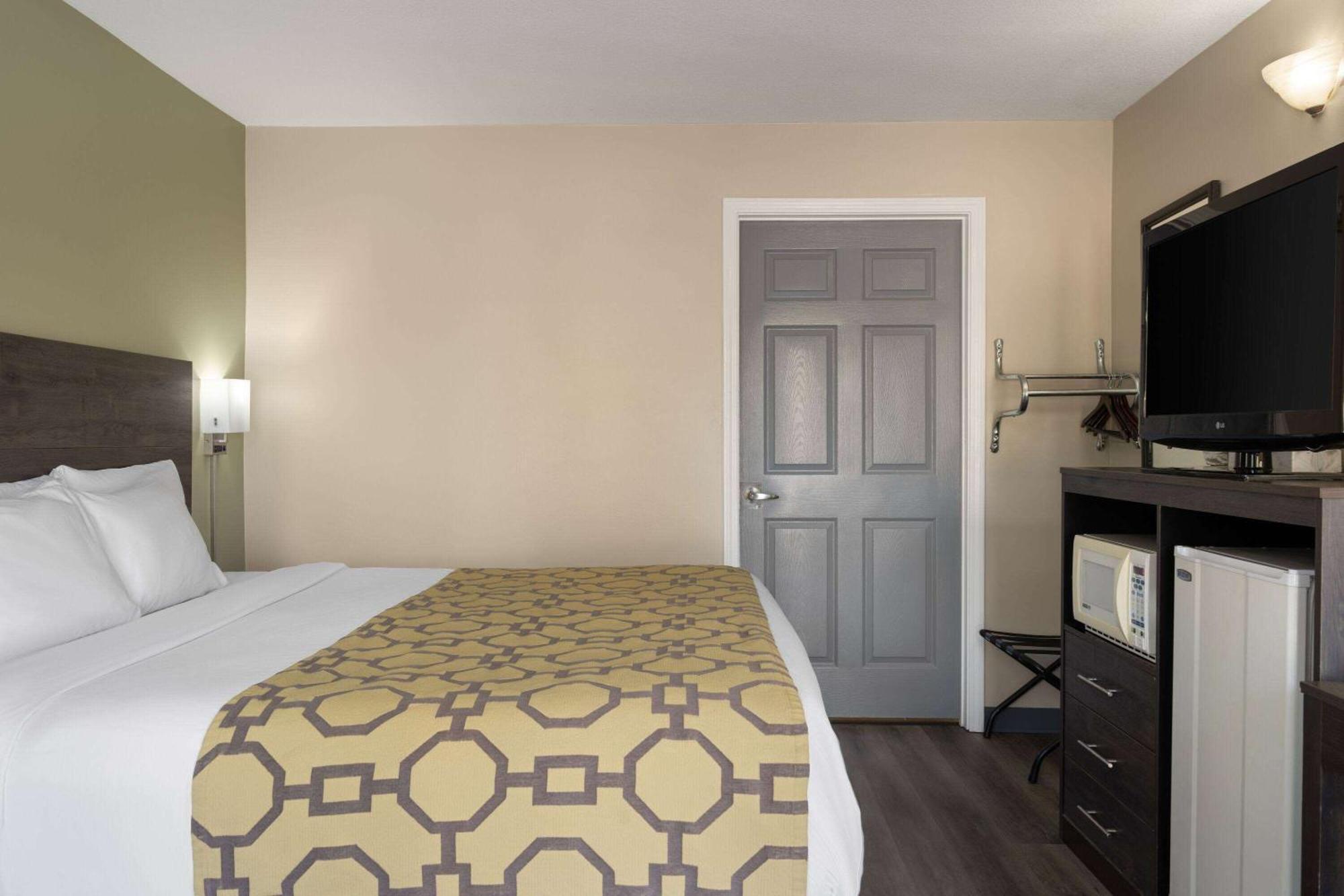 Baymont By Wyndham Kingsland Hotel Bagian luar foto