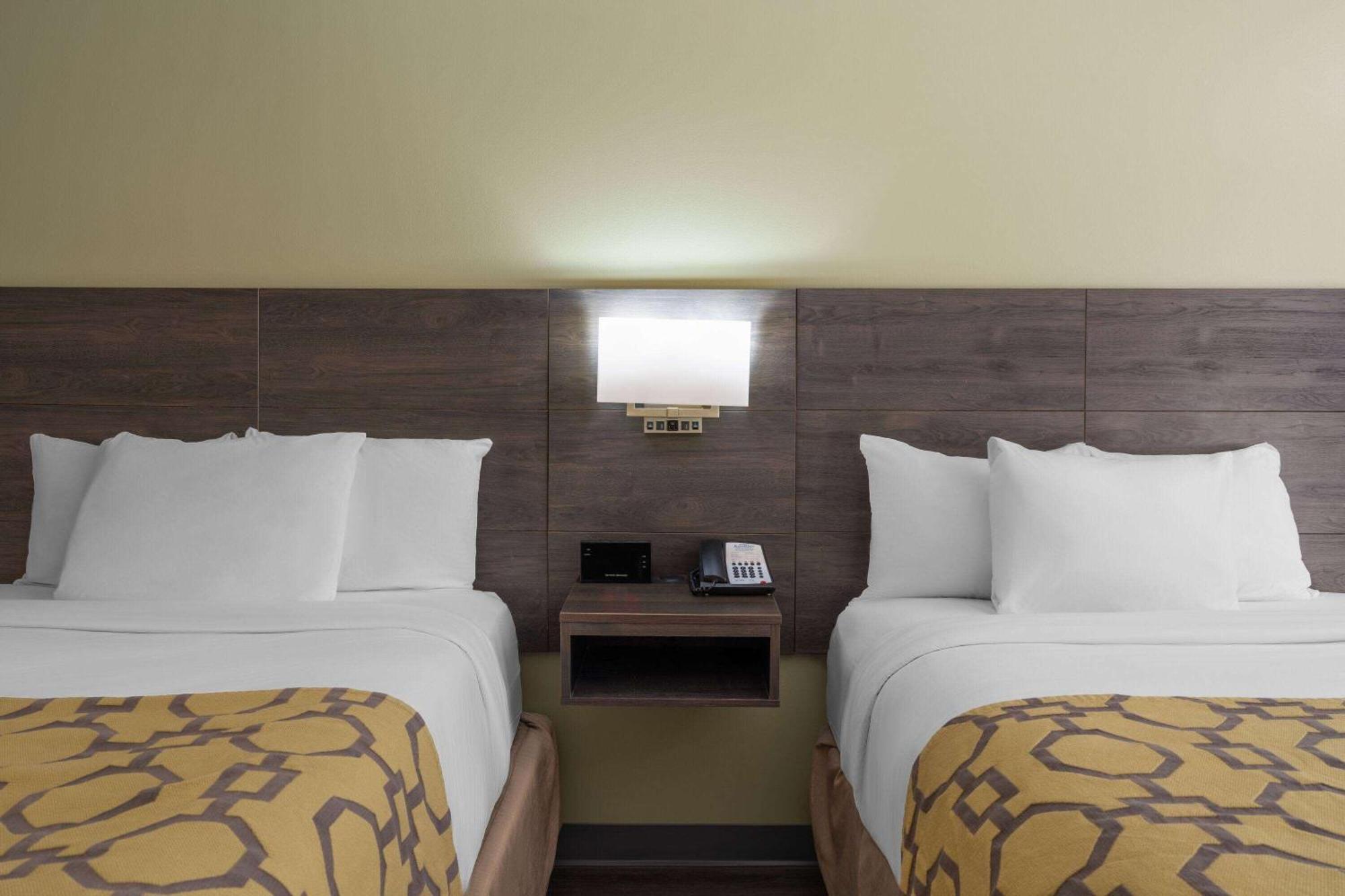 Baymont By Wyndham Kingsland Hotel Bagian luar foto