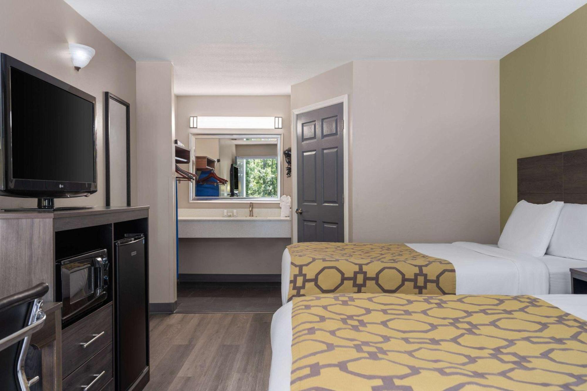 Baymont By Wyndham Kingsland Hotel Bagian luar foto