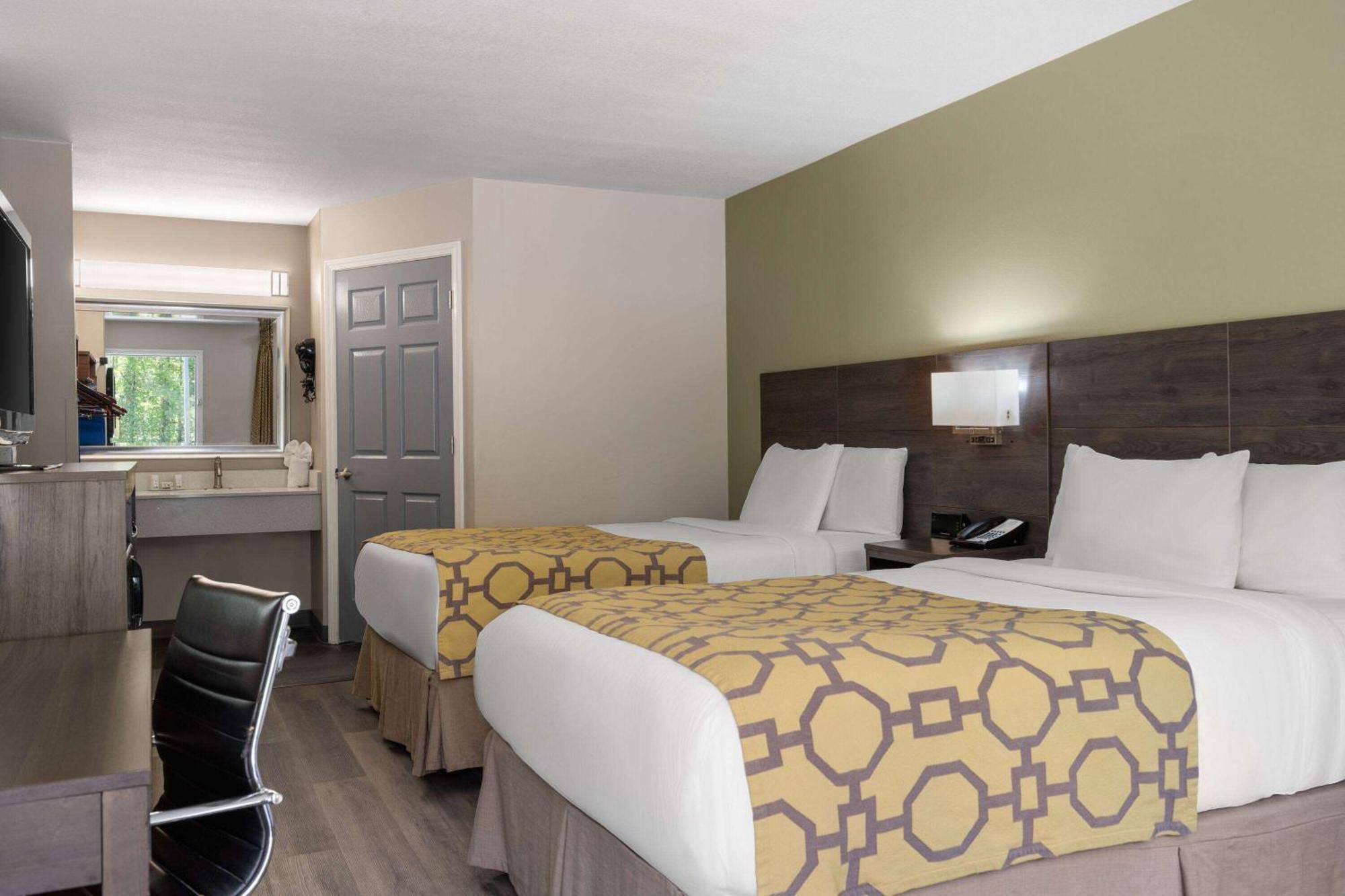 Baymont By Wyndham Kingsland Hotel Bagian luar foto