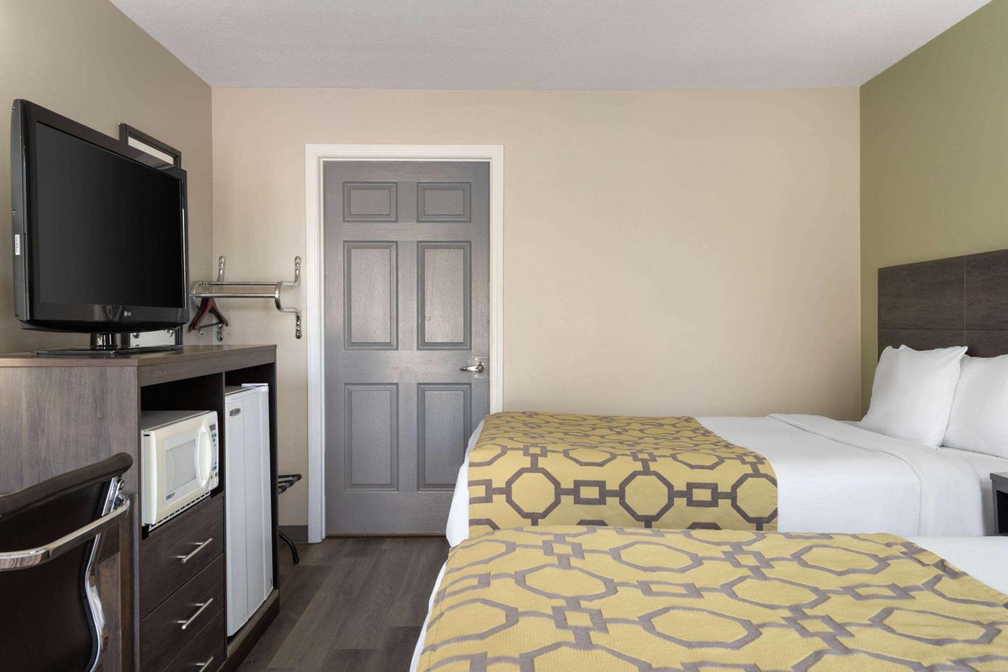 Baymont By Wyndham Kingsland Hotel Bagian luar foto