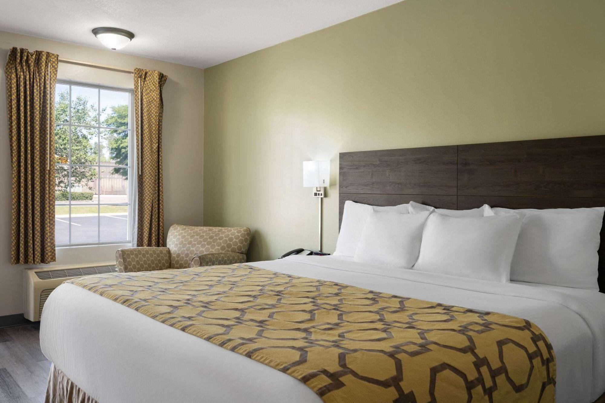 Baymont By Wyndham Kingsland Hotel Bagian luar foto