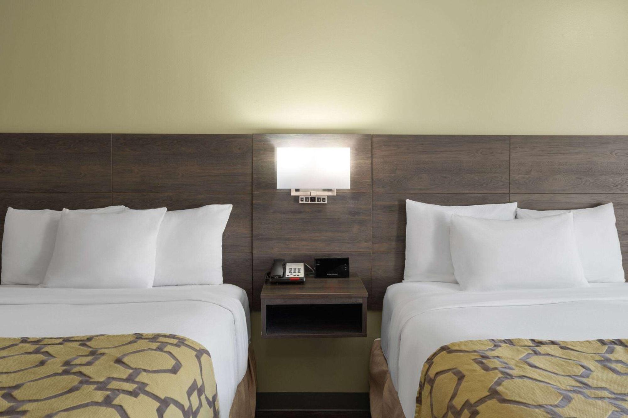 Baymont By Wyndham Kingsland Hotel Bagian luar foto