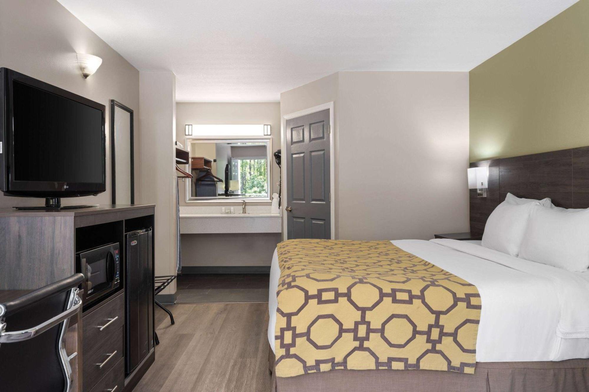 Baymont By Wyndham Kingsland Hotel Bagian luar foto