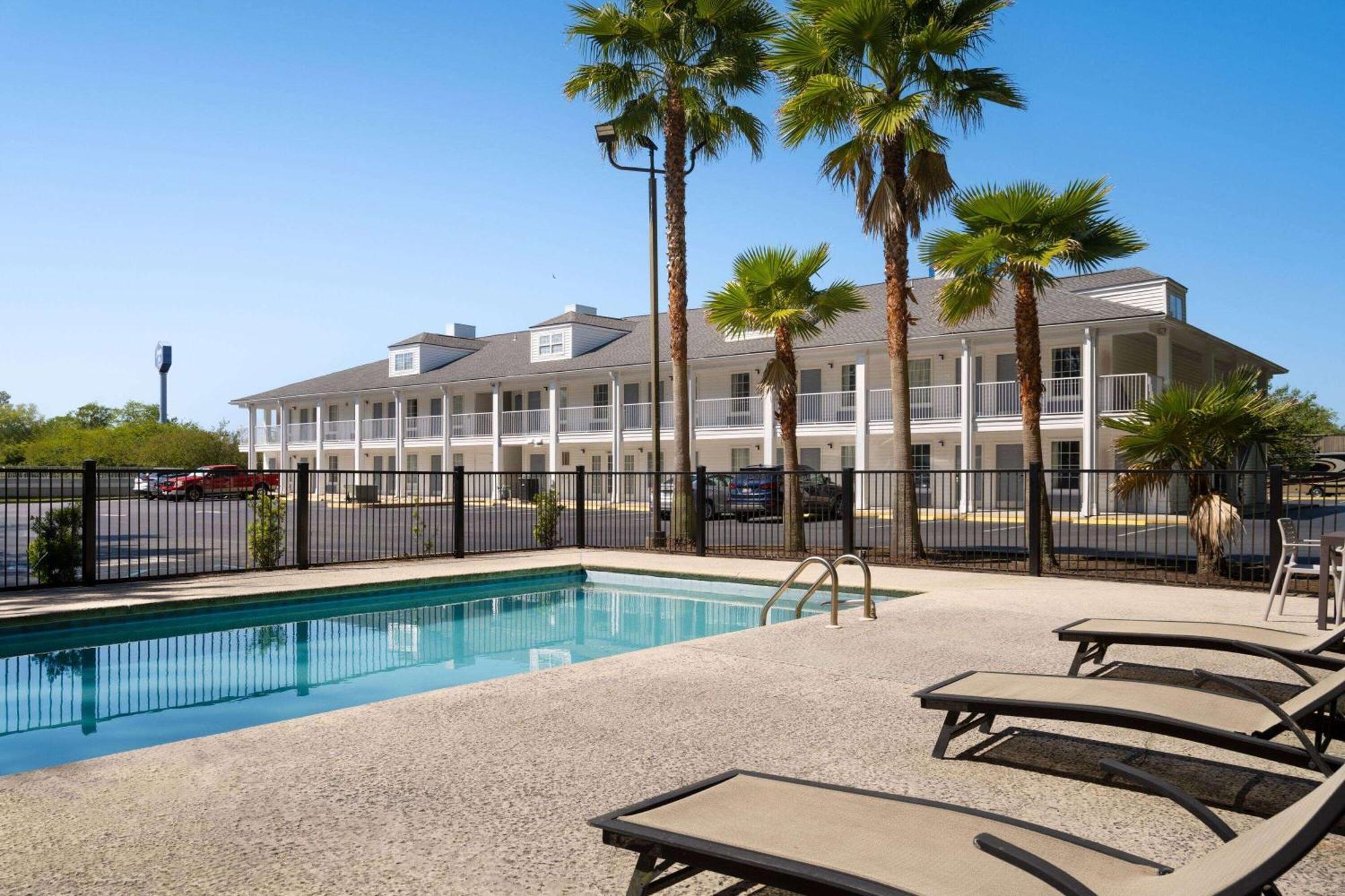 Baymont By Wyndham Kingsland Hotel Bagian luar foto