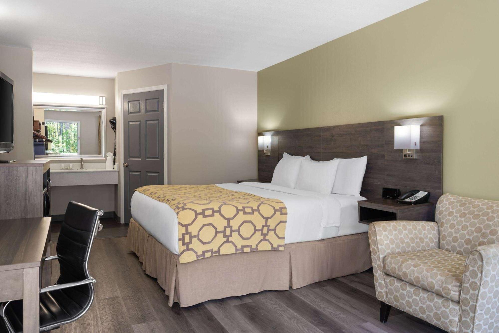 Baymont By Wyndham Kingsland Hotel Bagian luar foto